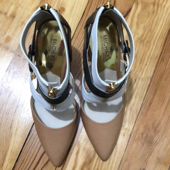 Micheal Kors Heels - Picture 3 of 6